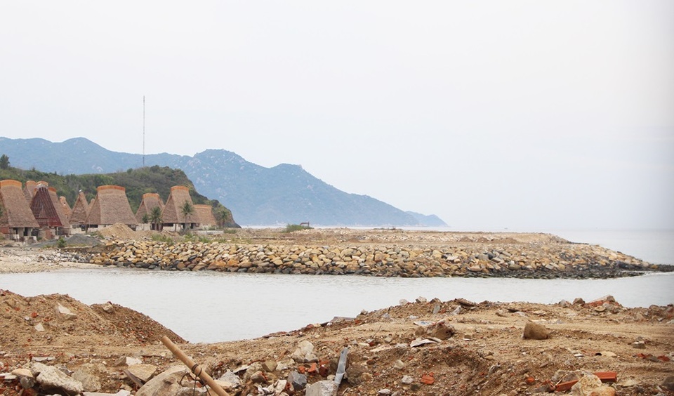 Kiểm tra dự án hơn 1.000 tỷ đồng nghi lấn Vịnh Nha Trang - 2 Sở TN&MT tỉnh Khánh Hòa cho biết, sau khi có thông tin phản ánh, sở đã cử các cán bộ chuyên trách kiểm tra dự án