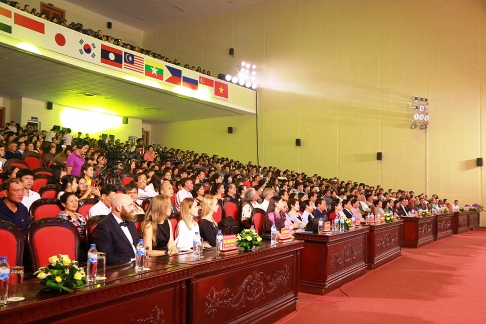 Đông đảo các nghệ sĩ, khán giả đến tham dự buổi khai mạc liên hoan Múa quốc tế 2017.