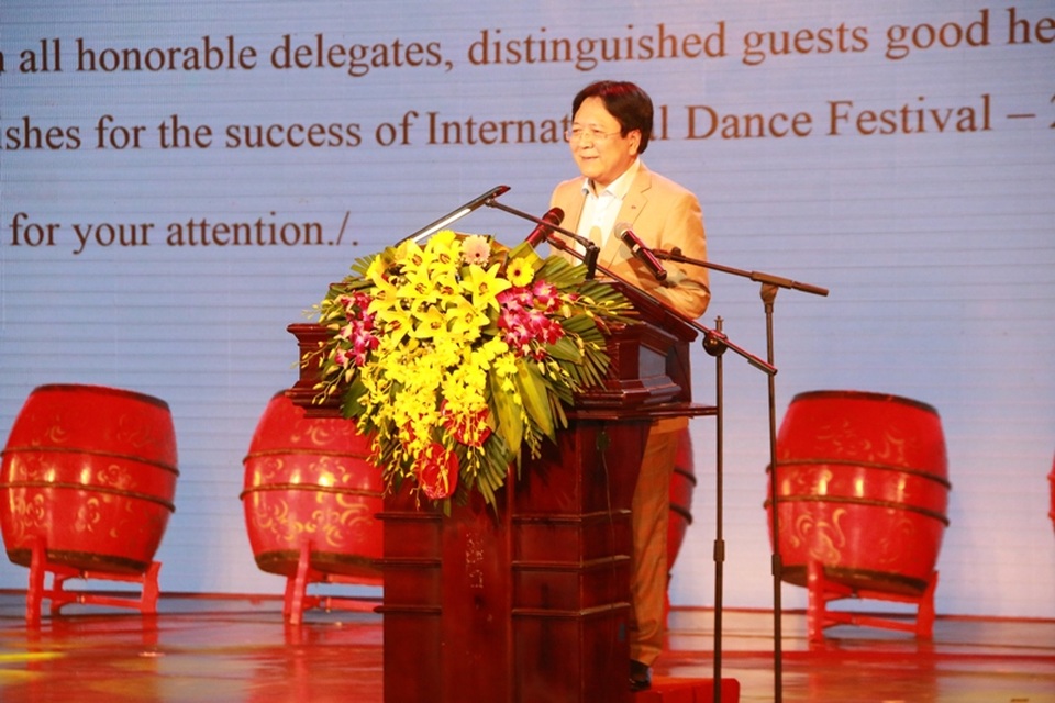 Ông Vương Duy Biên - Thứ trưởng Bộ VH,TT&DL phát biểu khai mạc liên hoa Múa quốc tế năm 2017.