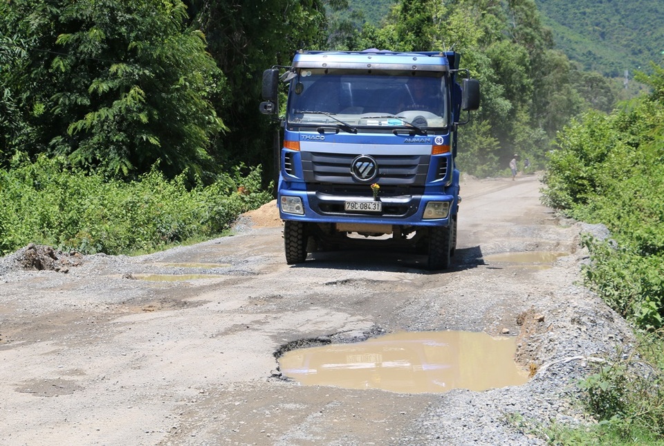 Hàng trăm người dân “gánh” bụi trên tuyến đường xuống cấp - 2 Theo Sở GTVT tỉnh Khánh Hòa, hiện nay địa phương đã có chủ trương nâng cấp, mở rộng Tỉnh lộ 3
