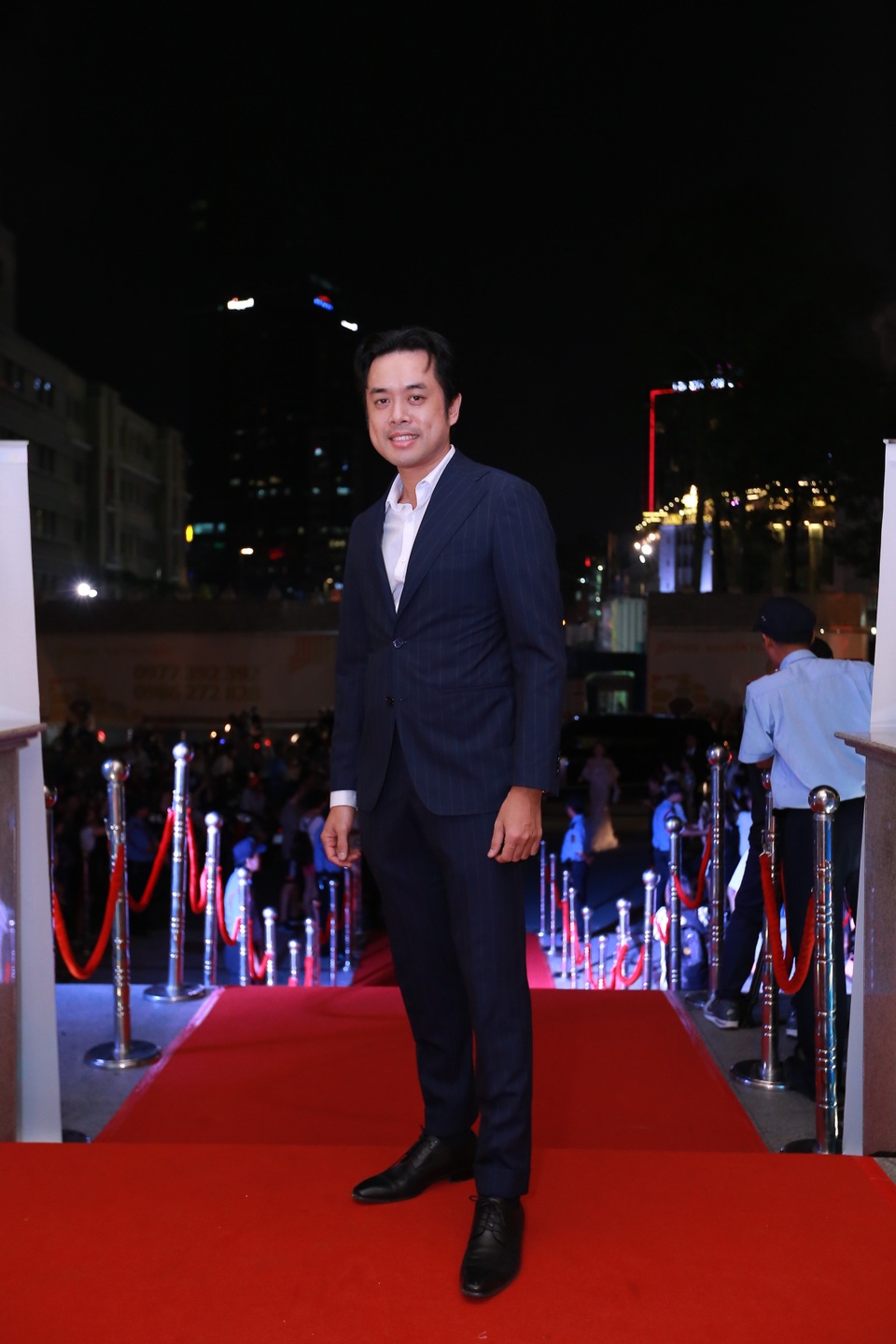 Nhạc sĩ Dương Khắc Linh lẻ bóng một mình.