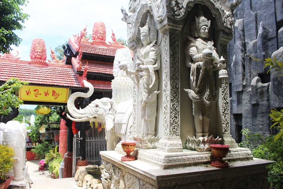 Ngôi chùa mang kiến trúc độc đáo ở phía Tây Nha Trang - 8 Ngôi chùa mang kiến trúc độc đáo ở phía Tây Nha Trang - 8
