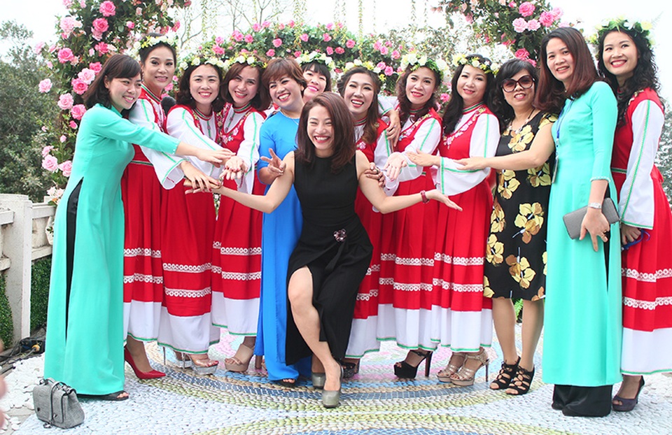 
Ban tổ chức sắp xếp một dàn lễ tân có nhiệm vụ đón và hướng dẫn du khách.
