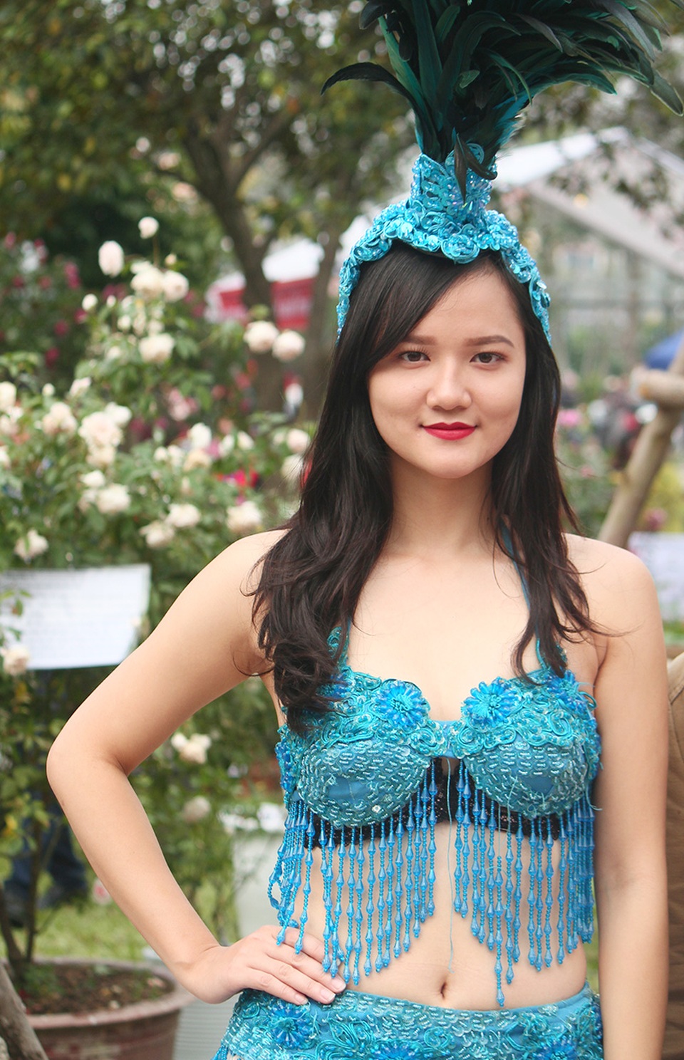 
Tuy nhiên, chỉ những du khách may mắn ghé thăm lễ hội trong ngày đầu tiên mới có cơ hội chụp ảnh cùng những nữ PG này.
