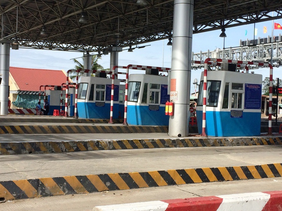Trạm BOT Cai Lậy: Hết ngày vẫn chưa thu phí trở lại - 2
Hai chiều xe lưu thông qua trạm BOT Cai Lậy chiều 1/12 rất thông thoáng
