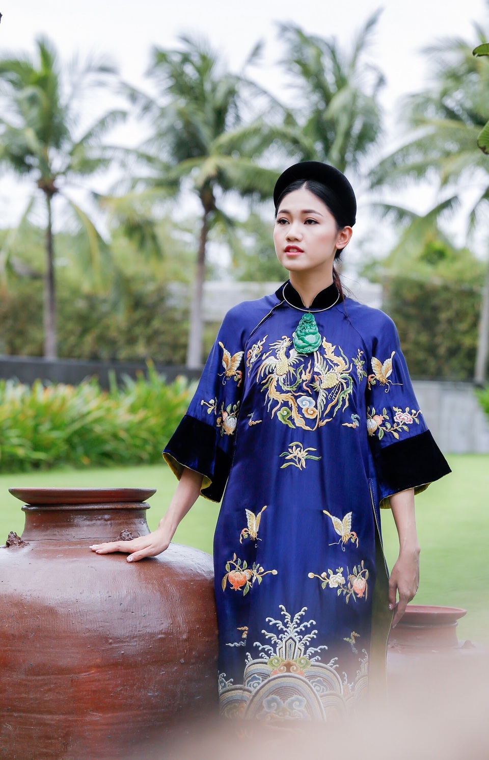 Á hậu Thanh Tú diện áo dài phượng hoàng của NTK Minh Hạnh tại APEC 2017 - 3 Á hậu Thanh Tú diện áo dài phượng hoàng của NTK Minh Hạnh tại APEC 2017 - 3