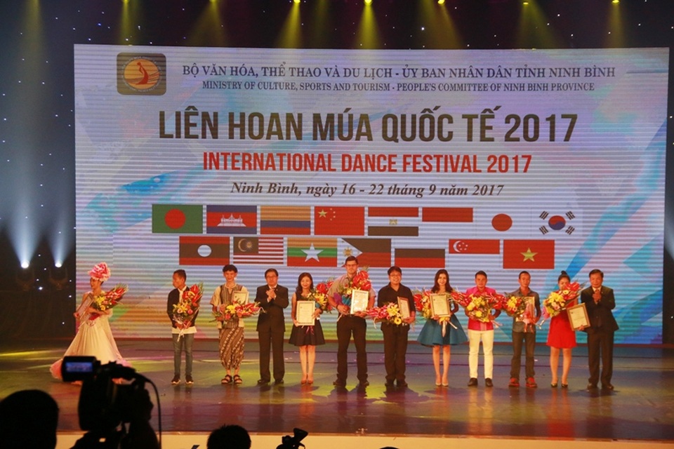 Các đoàn nghệ thuật đạt giải cao nhận giải tại liên hoan Múa quốc tế 2017.