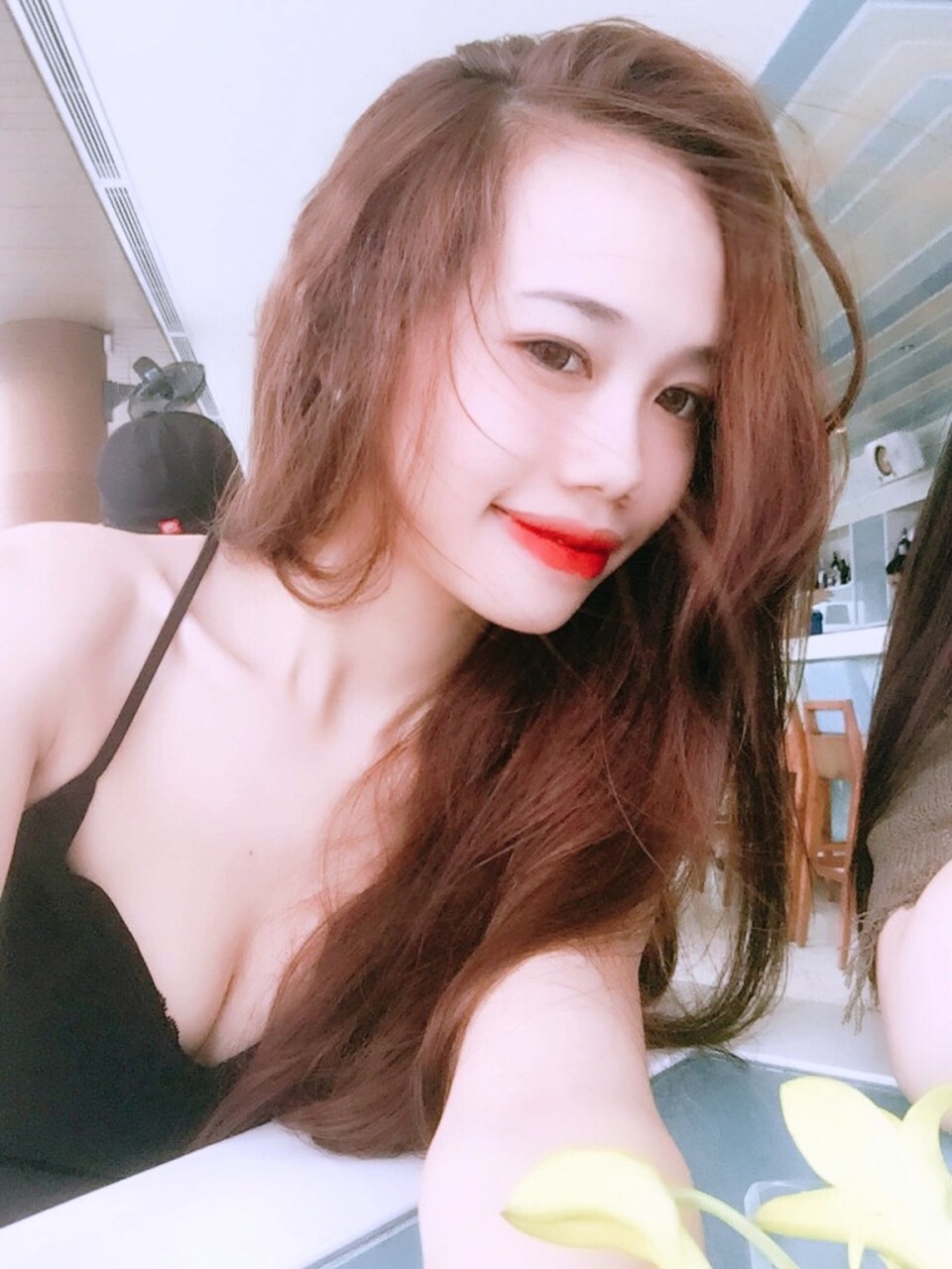 Hoàng Linh - mẹ trẻ 9x kiếm hàng tỷ đồng nhờ kinh doanh mỹ phẩm thiên nhiên - 2 Một HOÀNG LINH xinh đẹp, bản lĩnh và thành công của hôm nay