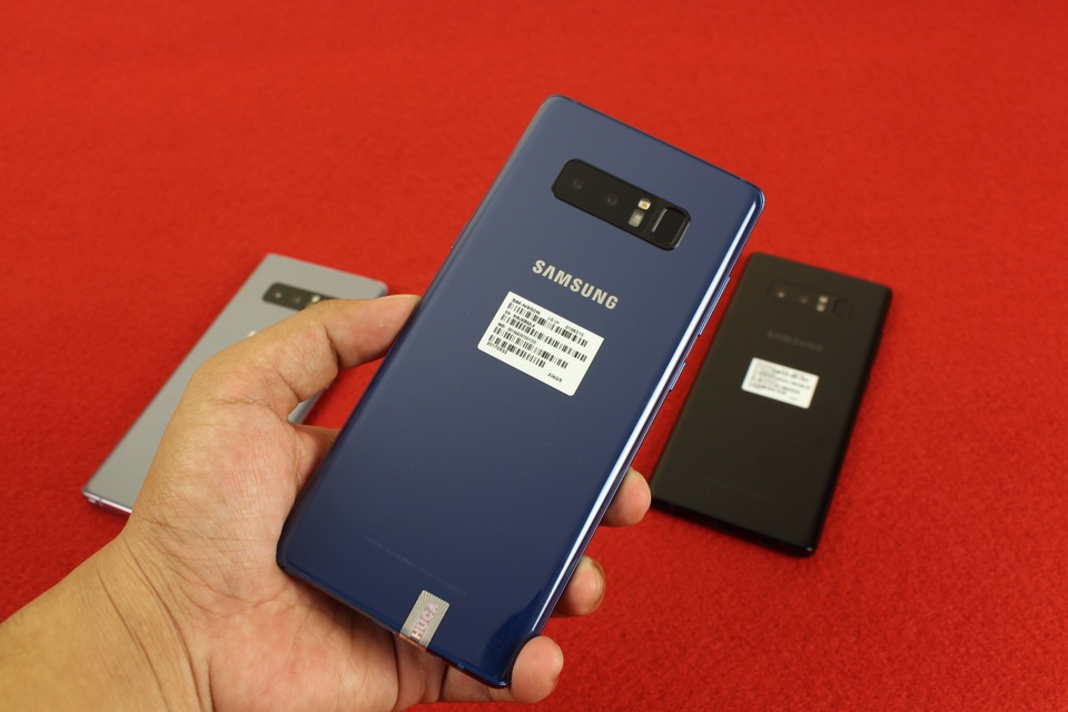 Galaxy Note8 xách tay về Việt Nam, giá bán cao hơn hàng chính hãng - 2 Galaxy Note8 phiên bản 256 GB