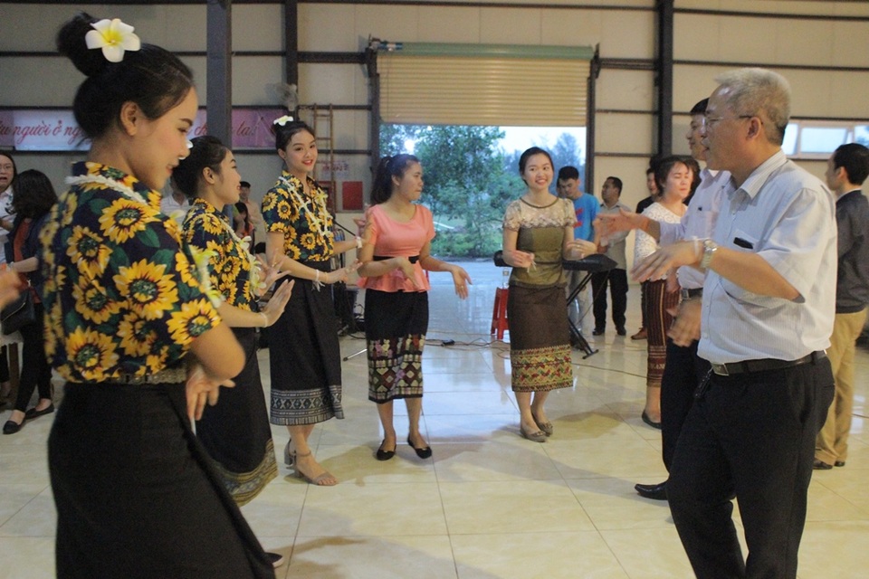 Hà Tĩnh: Đầm ấm Tết cổ truyền của Lào tại giảng đường Đại học - 6 Sau phần lễ, giáo viên...