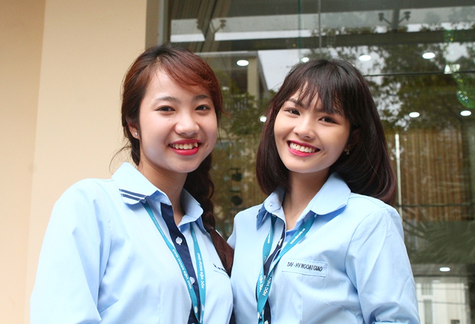 Trường đại học hội tụ toàn những nữ sinh xinh đẹp ở Hà Nội - 7 Các cô gái CLB Lễ tân luôn nở nụ cười thân thiện
