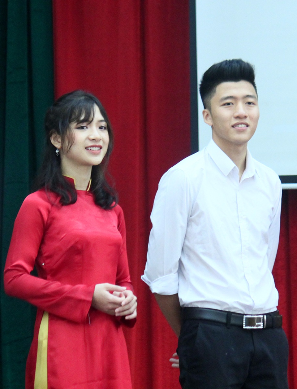 Trường đại học hội tụ toàn những nữ sinh xinh đẹp ở Hà Nội - 6 Thanh viên câu lạc bộ Lễ tân - câu lạc bộ lâu đời nhất của HV Ngoại giao.