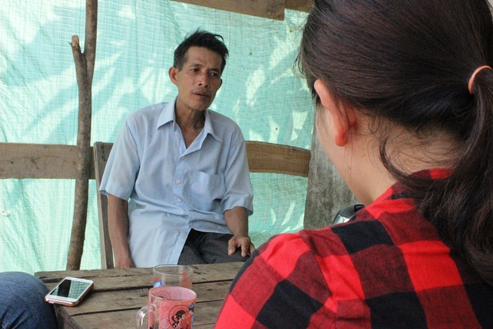 Hàng nghìn hộ dân khiếp đảm vì hồ chứa 13 triệu m3 nước bị ô nhiễm - 3 
Trưởng thôn Tân Bình bức xúc vì đời sống sinh hoạt sản xuất của người dân bị ảnh hưởng kể từ khi nước hồ chứa bị ô nhiễm.