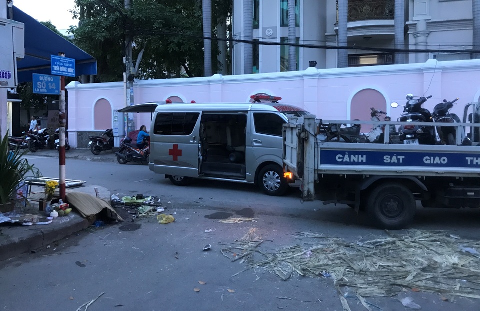 Ô tô bán tải gây tai nạn hàng loạt, 1 phụ nữ tử vong - 2 Nạn nhân Hường bị hất văng hàng chục mét, tử vong tại chỗ...