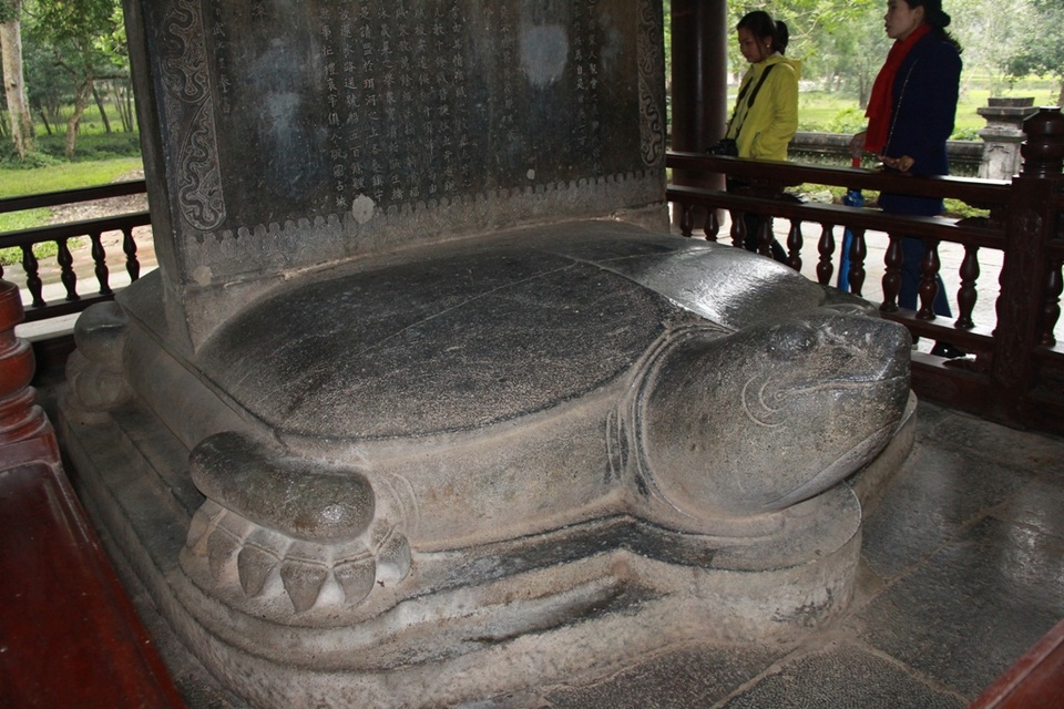 Bia Vĩnh Lăng gần 600 năm tuổi