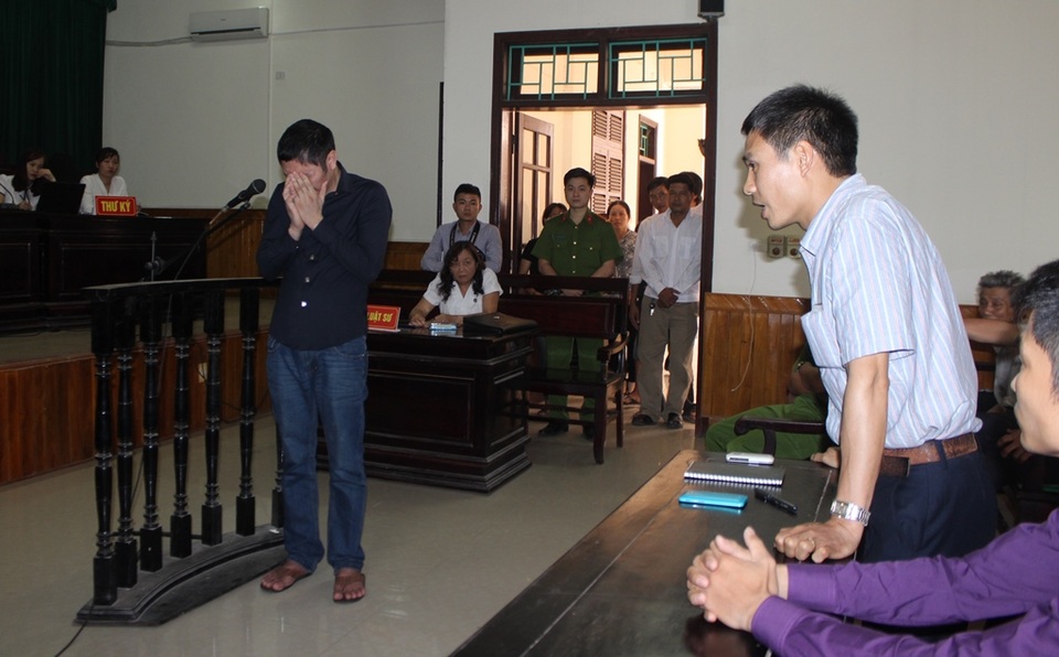 Gia đình nữ giám thị xin cho hung thủ được sống và không yêu cầu bồi thường - 1 Cuộc đối thoại giữa kẻ giết người và gia đình bị hại trước giờ nghị án