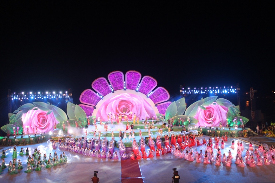 Lồng ghép Festival hoa Đà Lạt với lễ hội trà Bảo Lộc - 1 Festival hoa Đà Lạt 2017 sẽ có sự lồng ghép với các hoạt động về văn hóa trà Bảo Lộc (ảnh: Festival hoa Đà Lạt 2015)