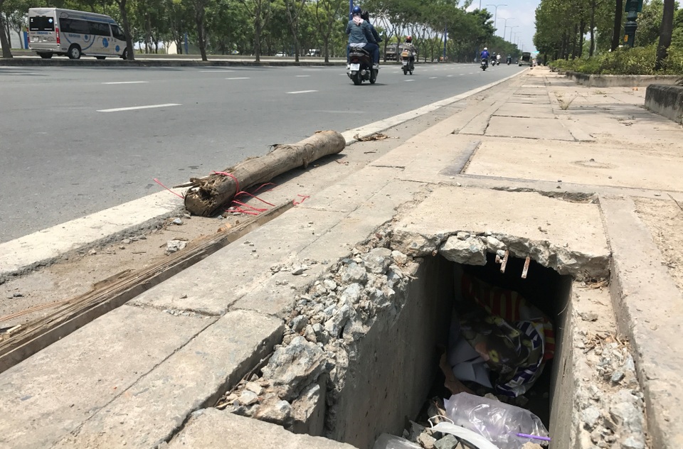 "Choáng" với vỉa hè đại lộ nghìn tỷ! - 9 Lòi cả sắt...
