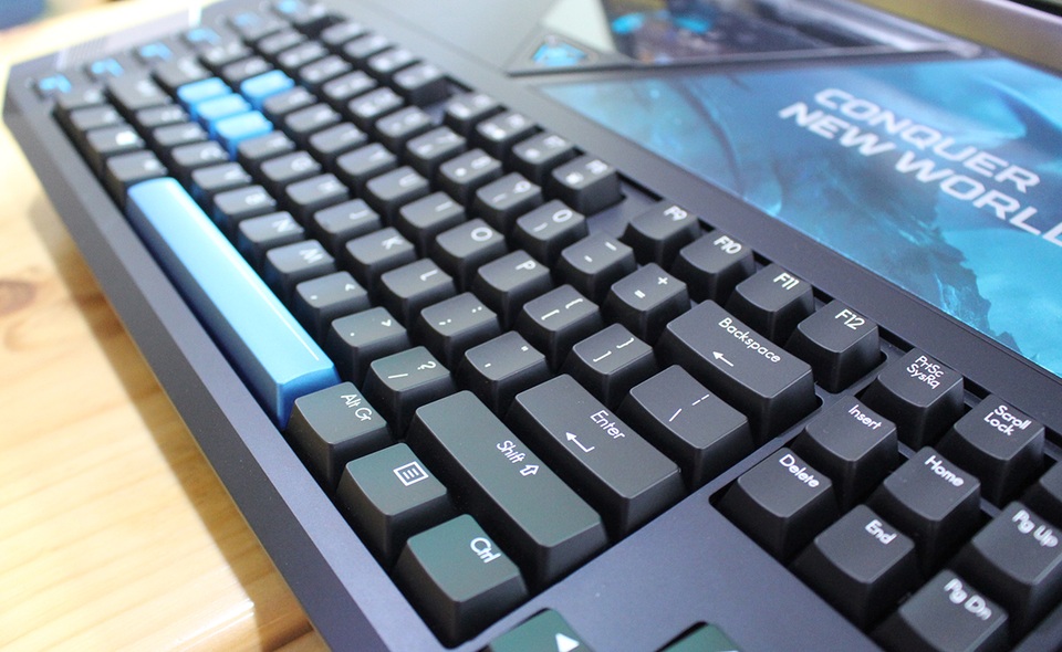 Laptop siêu khủng của Acer về Việt Nam có giá 230 triệu đồng - 7 Phiên bản này sử dụng bàn phím cơ switch Cherry MX RGB cho cảm giác gõ êm, độ nhạy cao nhưng không phát ra tiếng ồn. Bàn phím này còn hỗ trợ đèn LED hỗ trợ chơi game và có thể đổi màu sắc.