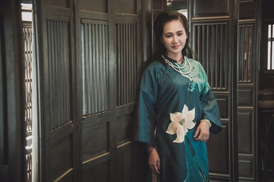 NSND Lan Hương hãnh diện khi mặc áo dài cổ - 5