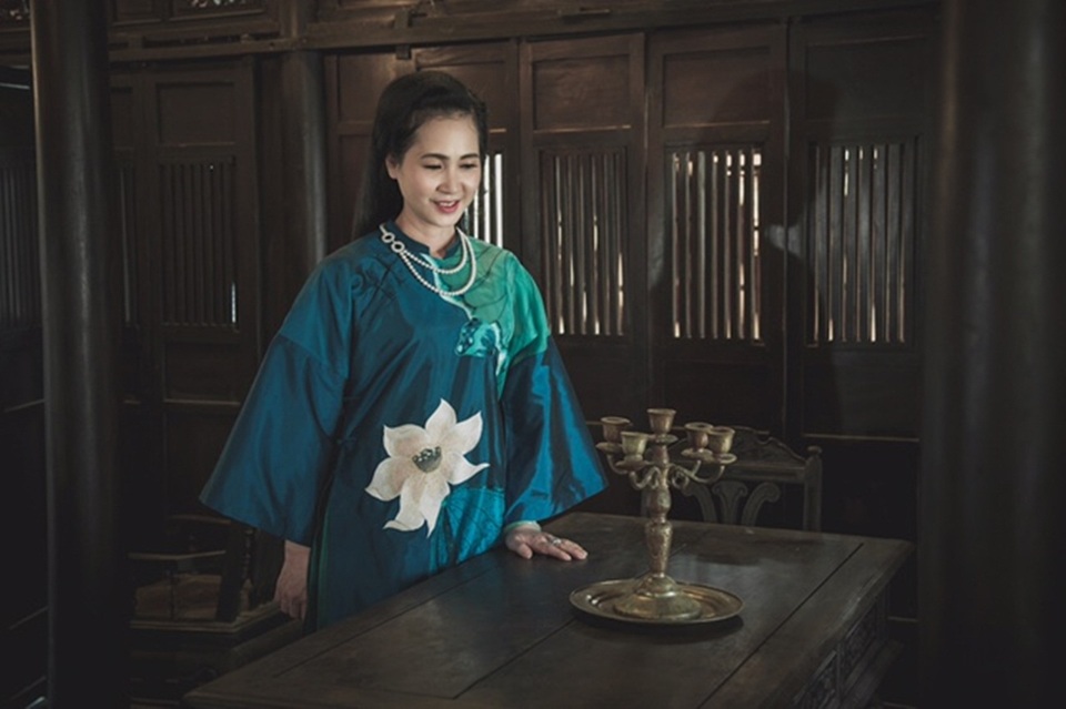 NSND Lan Hương hãnh diện khi mặc áo dài cổ - 4