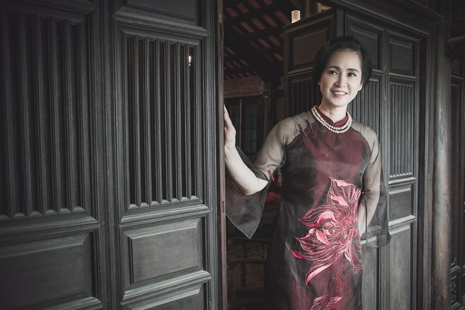 NSND Lan Hương hãnh diện khi mặc áo dài cổ - 10