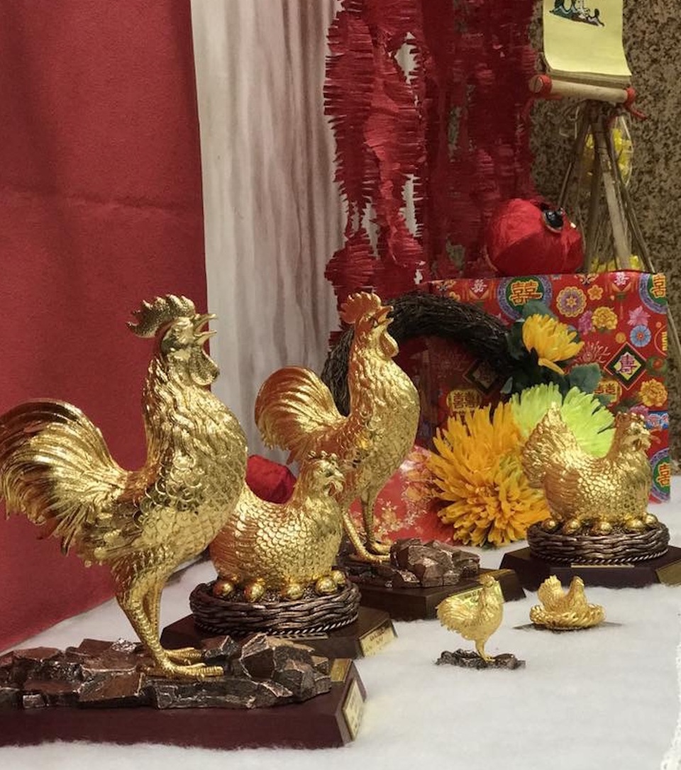 Gà đẻ trứng vàng khuấy động thị trường trước ngày Thần Tài - 1 Gà đẻ trứng vàng khuấy động thị trường trước ngày Thần Tài - 1