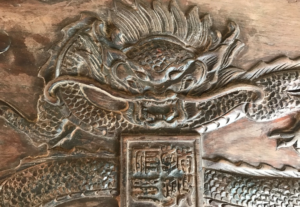 Ngắm hai bộ bàn ghế “long, lân, quy, phụng” giá gần 10 tỷ đồng - 13 Ngắm hai bộ bàn ghế “long, lân, quy, phụng” giá gần 10 tỷ đồng - 13