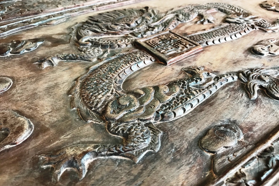 Ngắm hai bộ bàn ghế “long, lân, quy, phụng” giá gần 10 tỷ đồng - 12 Ngắm hai bộ bàn ghế “long, lân, quy, phụng” giá gần 10 tỷ đồng - 12