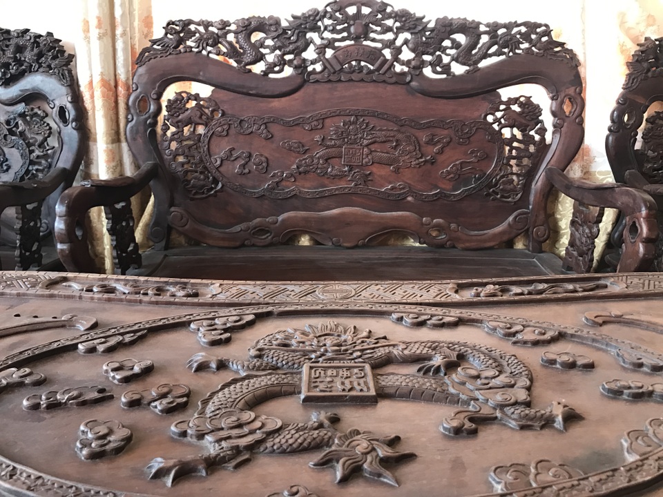 Ngắm hai bộ bàn ghế “long, lân, quy, phụng” giá gần 10 tỷ đồng - 5 Tất cả đều là gỗ tự nhiên...