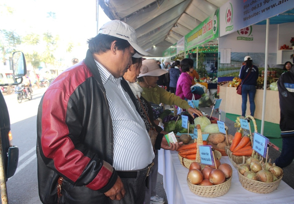 “Hoa Đà Lạt- kết tinh kỳ diệu từ đất lành” - 2 Không gian hội chợ rau, hoa tại các mùa Festival thu hút rất nhiều khách tham quan