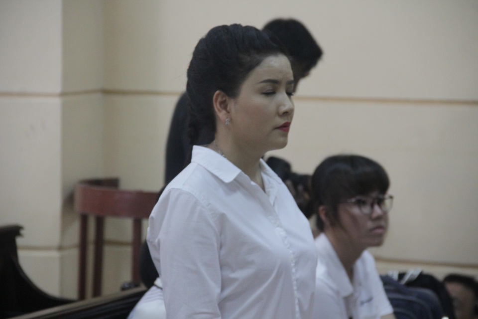 Nhà hát Kịch TPHCM kháng cáo vụ án Ngọc Trinh kiện hợp đồng hợp tác - 1
Diễn viên Ngọc Trinh tại phiên tòa sơ thẩm.