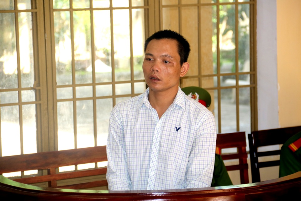 Lừa bán 3 phụ nữ qua Trung Quốc, lãnh 6 năm tù - 1 Bị cáo Lữ Văn Khăm tại phiên tòa