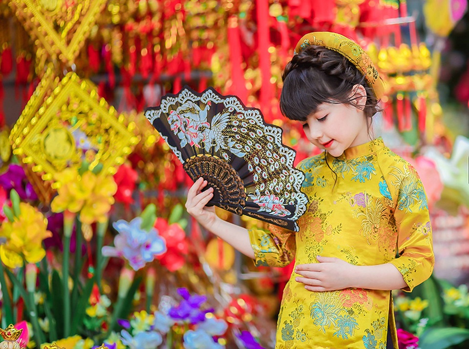 Đồng thời, nhiếp ảnh Tuấn Hoàng cũng mong muốn qua bộ ảnh này có thể quảng bá về trang phục áo dài Việt Nam đến nước Đức nói riêng cũng như toàn thế giới nói chung.