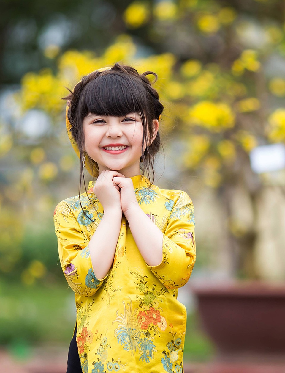 Bé gái mang hai dòng máu Việt - Đức cực kỳ đáng yêu với áo dài - 13