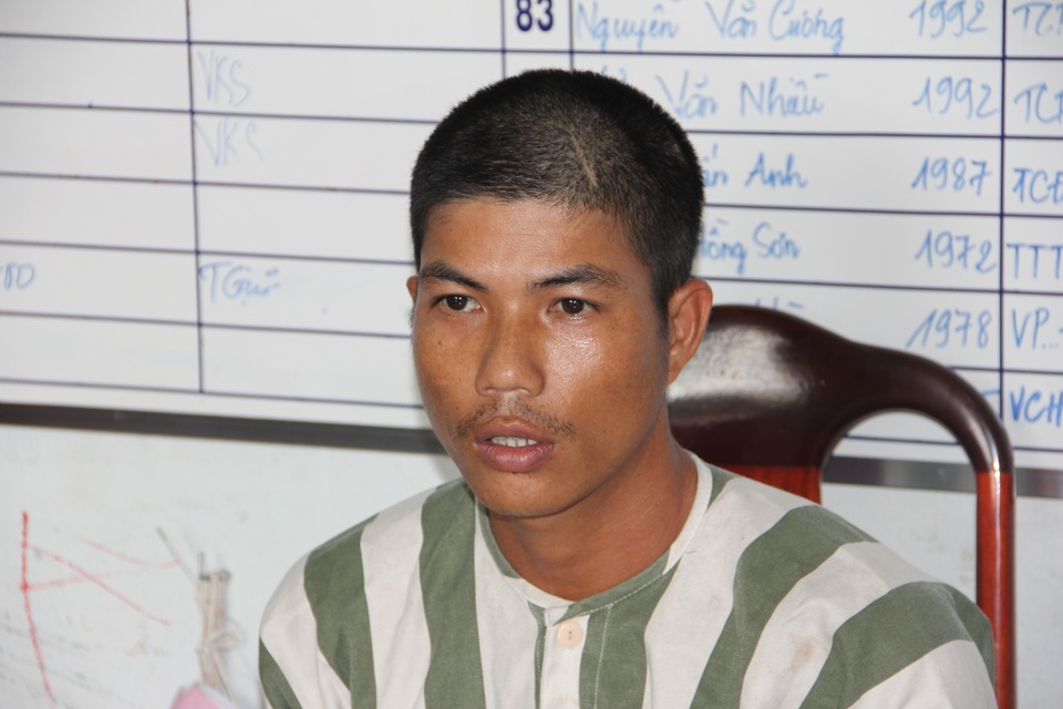 Vào nhà hàng xóm trộm tiền, vàng rồi đào đất chôn giấu - 1 Trần Phúc Chất tại cơ quan điều tra