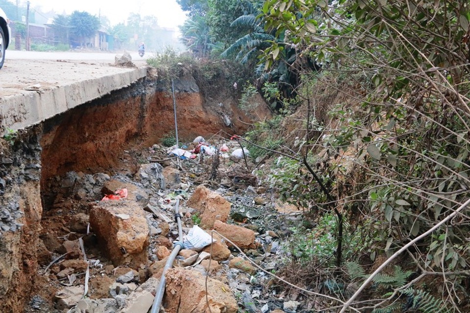 Ninh Bình: Đoàn xe siêu tải “cày ngày cày đêm”, tỉnh lộ căng mình… chống đỡ! - 22