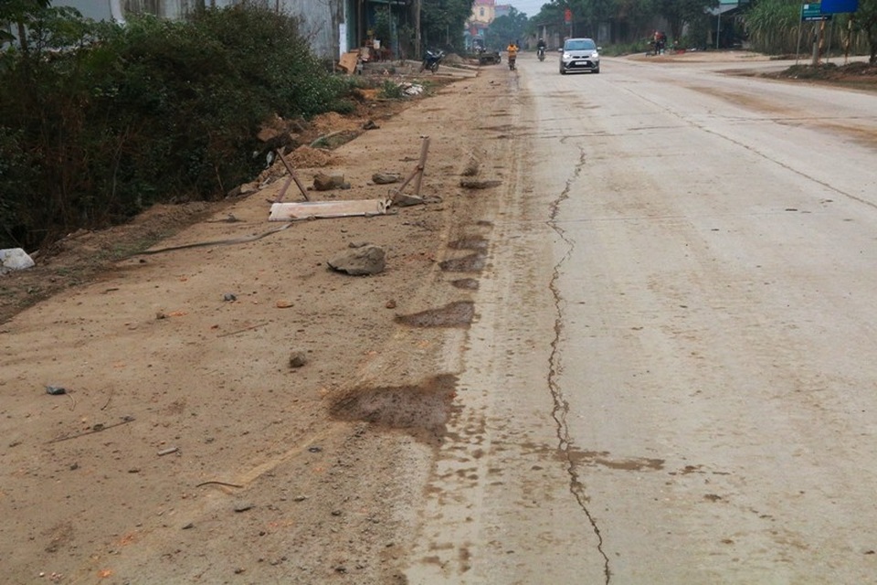 Ninh Bình: Đoàn xe siêu tải “cày ngày cày đêm”, tỉnh lộ căng mình… chống đỡ! - 21