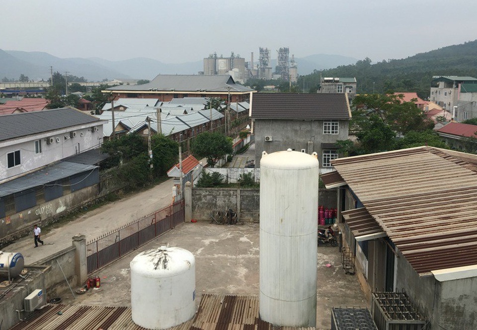 Những quả “bom khí” giữa khu dân cư: Xử lý vi phạm hành chính (!) - 1 Công ty kinh doanh hóa chất nguy hiểm thuộc danh mục hóa chất sản xuất kinh doanh có điều kiện “khí ô xy” mà không có giấy chứng nhận của cơ quan có thẩm quyền theo quy định của pháp luật về hóa chất