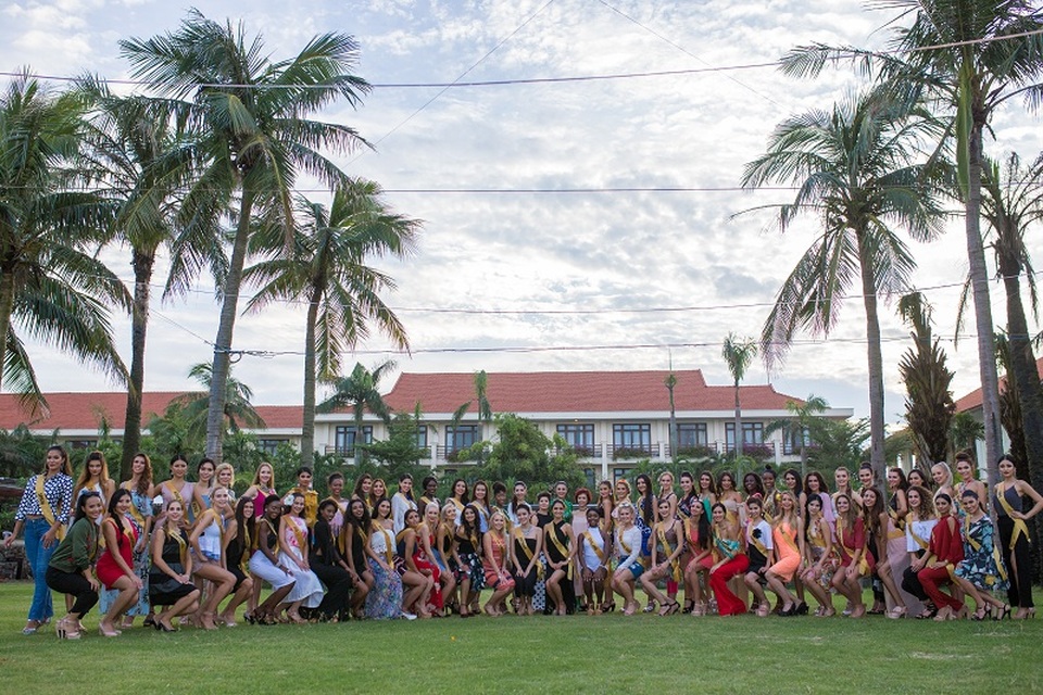 Người đẹp Miss Grand International 2017 trổ tài làm nón lá, bánh lọc - 1 Dàn người đẹp tham dự cuộc thi Hoa hậu hòa bình thế giới 2017