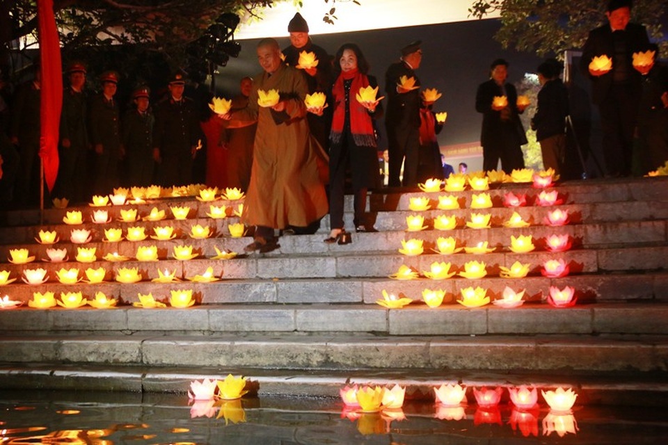 Tam Cốc – Bích Động “bừng sáng” trong đêm hội mừng năm mới 2018 - 7 Tam Cốc – Bích Động “bừng sáng” trong đêm hội mừng năm mới 2018 - 7