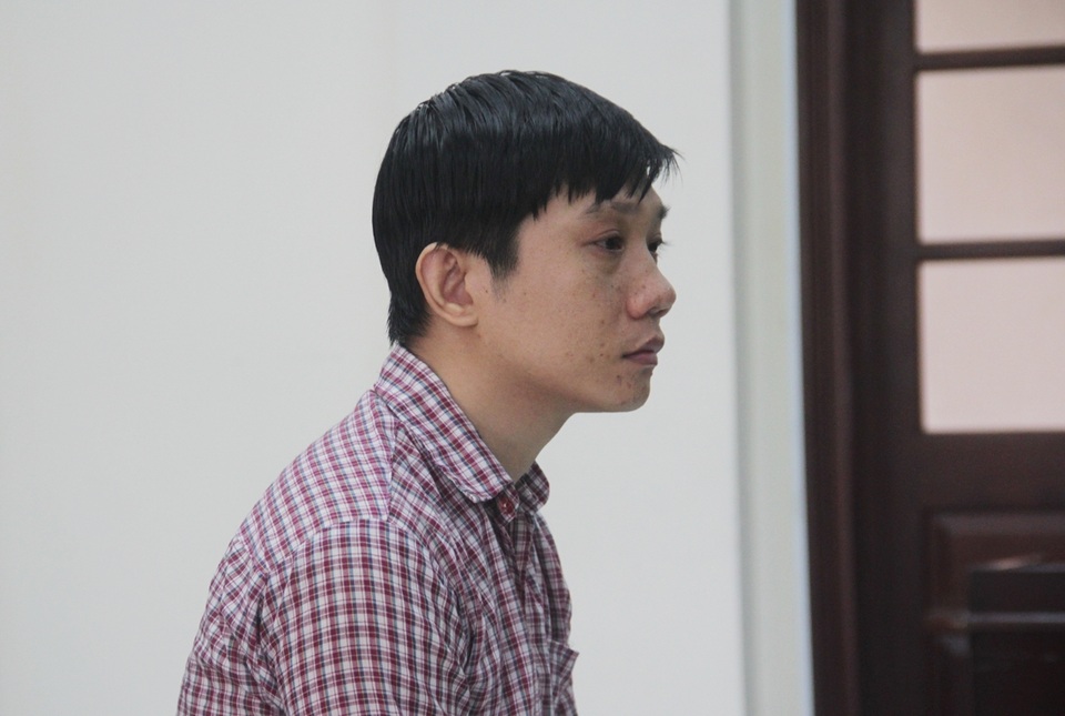 Không tìm thấy vợ, nam thanh niên đâm chết bố vợ - 1 Bị cáo Viện tại phiên tòa.