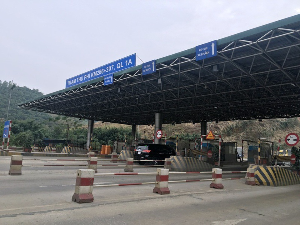 Theo cơ quan chức năng đánh giá, lưu lượng xe qua trạm những năm vừa qua có mức tăng đột biến; tổng mức đầu tư dự án giảm khoảng 12,5%; đặc biệt, lãi suất vốn vay, trước đây dự kiến trong hợp đồng khoảng 16,7%/năm, tuy nhiên do tác động của những chính sách điều tiết kinh tế vĩ mô nên lãi suất vốn vay đã giảm nhiều so với dự kiến (khoảng 11%/năm trong những năm gần đây...Đó là những nguyên nhân kéo giảm thời gian thu giá phí đường bộ tuyến tránh thành phố Thanh Hóa.