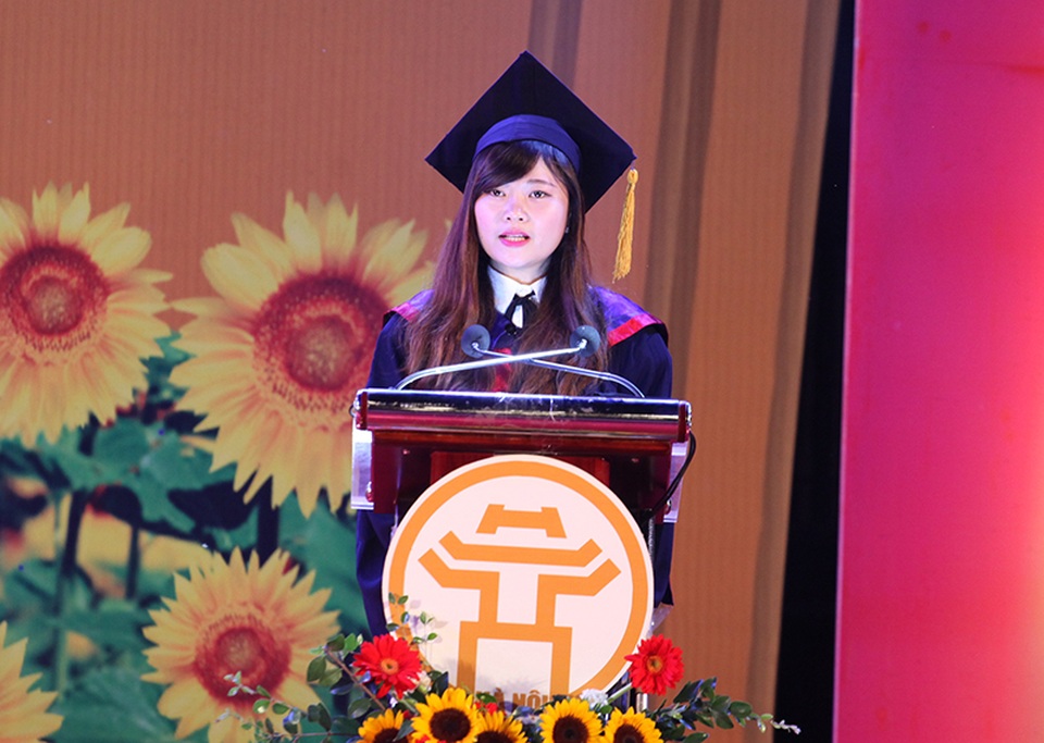 "Thủ đô đang tạo cơ hội để các Thủ khoa thực hiện hoài bão" - 3 Thủ khoa trường Đại học Ngoại thương Nguyễn Thị Minh Châu đại diện 84 Thủ khoa phát biểu