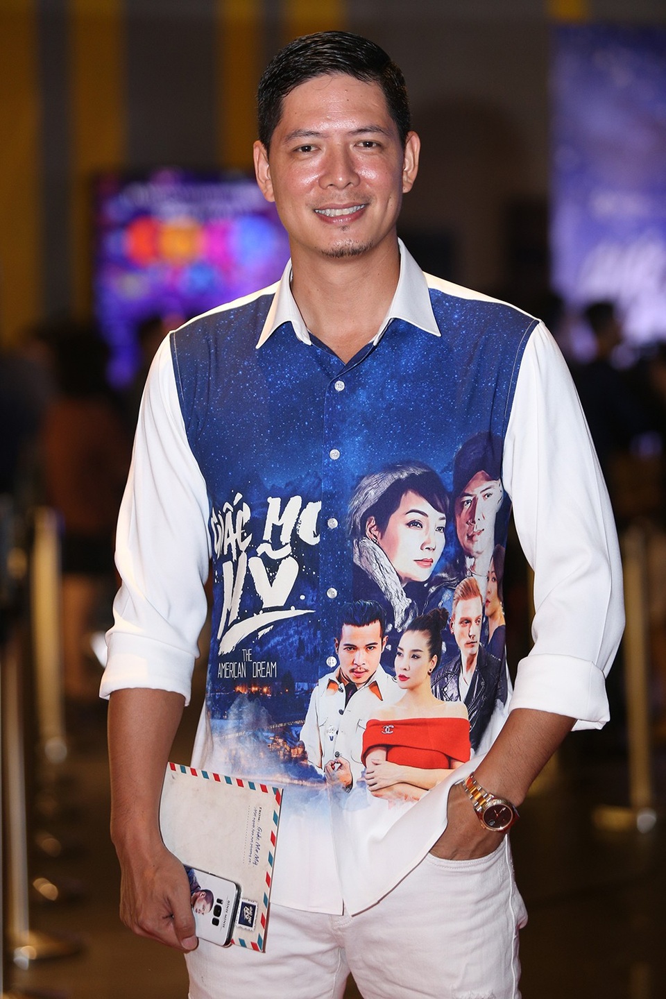 “Thông qua bộ phim, chúng tôi muốn nói lên tình yêu của những người làm nghề y. Họ đang hàng ngày, hàng giờ trau dồi kiến thức để mang lại sự sống cho người bệnh. Đây là câu chuyện hết sức nhân văn. Những người đang khoác trên mình chiếc áo blouse trắng, họ phải có trách nhiệm trước mạng sống của người bệnh. Đó là thông điệp mà bộ phim muốn truyền tải”, Bình Minh nhấn mạnh.