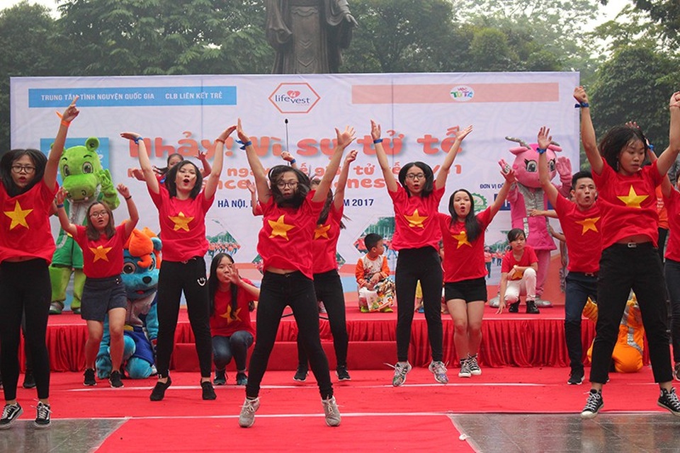 Hoa hậu Ngọc Hân cùng các bạn trẻ nhảy flashmob "vì sự tử tế" - 6 Hoa hậu Ngọc Hân cùng các bạn trẻ nhảy flashmob "vì sự tử tế" - 6