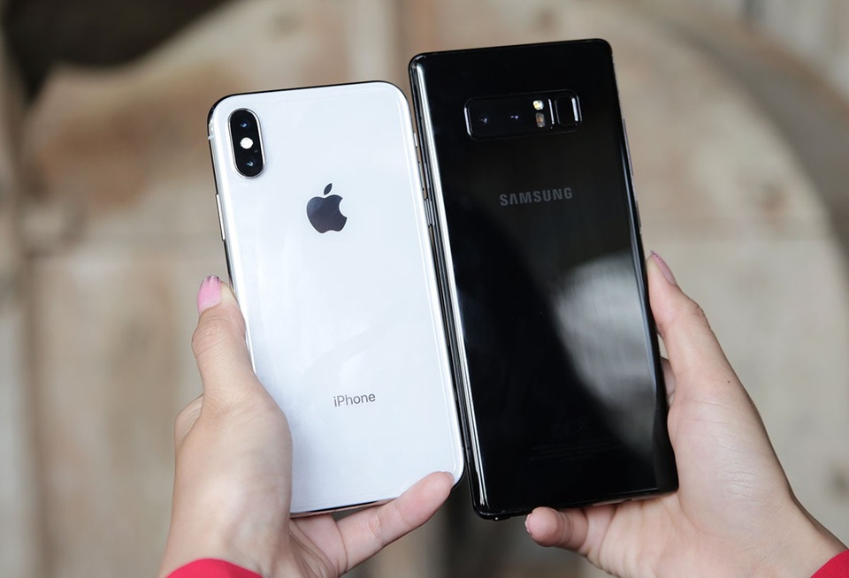 Galaxy Note 8 so kè iPhone X - kẻ tám lạng người nửa cân - 1 Galaxy Note 8 so kè iPhone X - kẻ tám lạng người nửa cân - 1