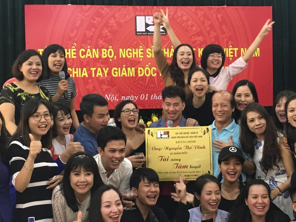 Nguyễn Thế Vinh: Kết hoa trên những nhọc nhằn - 3 Ông Nguyễn Thế Vinh tại lễ chia tay Nhà hát Kịch Việt Nam.