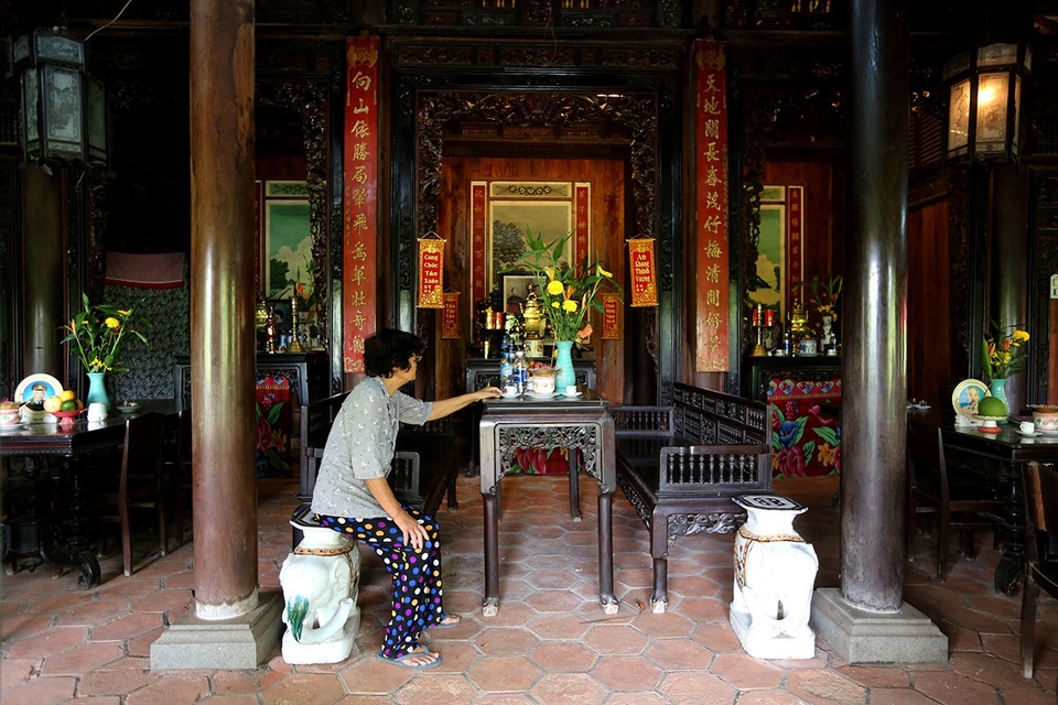 Quý nhất là bộ trường kỷ đặt giữa nhà dùng để tiếp khách.