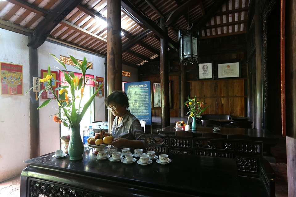 Ngôi nhà này được khởi công vào năm 1901, đến năm 1903 thì hoàn thành và năm 1904 thì xong phần chạm khắc trang trí do nhóm 15 thợ từ làng Mỹ Xuyên - làng chạm khắc mộc nổi tiếng của Thừa Thiên - Huế thực hiện bằng chất liệu chủ yếu là các loại gỗ quý như cẩm lai, mun...